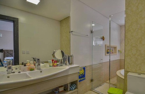 Foz do Iguacu House | Modern entire house with pool near tourist attractions.
