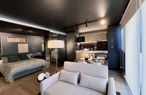 Downtown Santiago Apartment | Modern Studio - City Views, Fast Wifi & Parking
