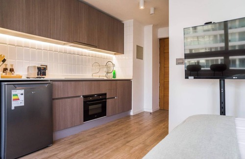 Nunoa Apartment | Modern Studio in Nunoa | Stylish Urban Retreat
