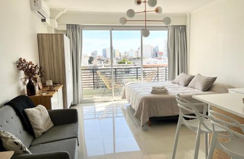 Comuna 10 Apartment | Moderno Monoambiente Luminoso con balcón