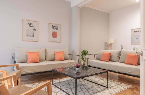 Recoleta Apartment | MOT Rentals + Classic Arenales - 5 Bd 3 Ba Recoleta