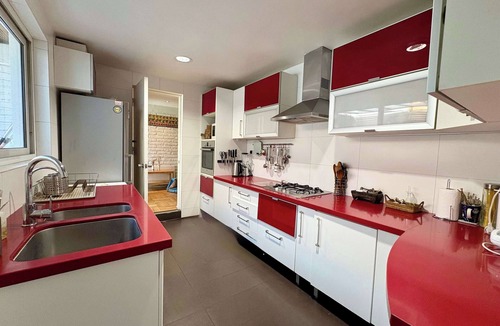 Apoquindo House | Near Cerro San Cristobal: House w/Garden & Parking