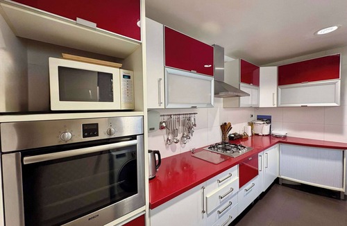 Apoquindo House | Near Cerro San Cristobal: House w/Garden & Parking