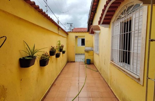 Balneario Gaivotas House | Near the beach, 3 bedrooms, 4 garages, sleeps 15.