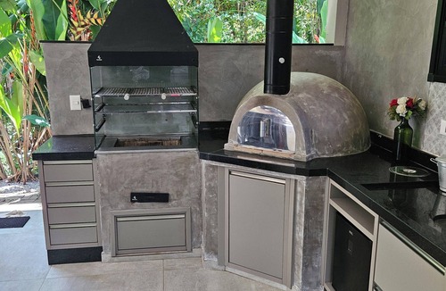 Itamambuca House | New house 20 meters from Itamambuca beach (condominium) next to the woods with air conditioning.