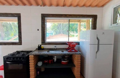 Praia da Fortaleza Ski Chalet | Next to lush nature, suite with TV, kitchen, wifi, barbecue, and garage