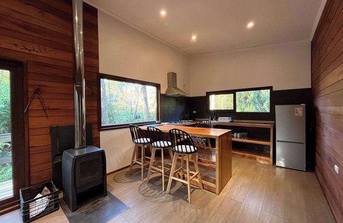 Loncoche Cabin | Oak Cabin - BBQ, Hot Tub, Wifi & Nature