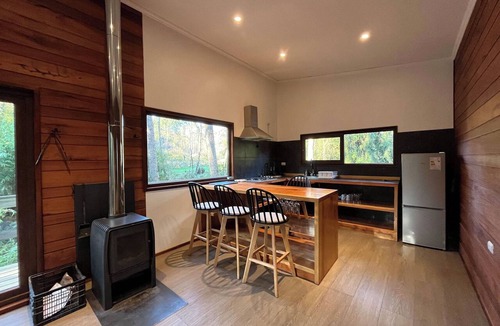 Loncoche Cabin | Oak Cabin - BBQ, Hot Tub, Wifi & Nature