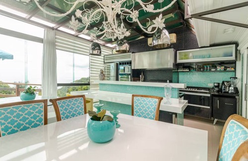 Tortuga House | Oasis Mansion: 5 Spacious Suites and Exclusive Beach Access