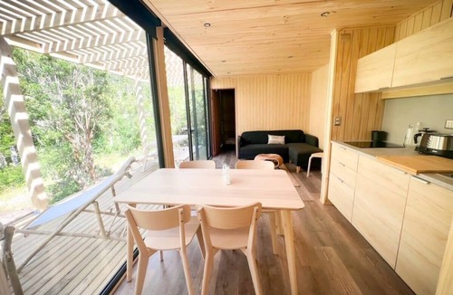 Lenca Cabin | OUTSCAPE | Cabaña Familiar En Lago Chapo con Hot Tub