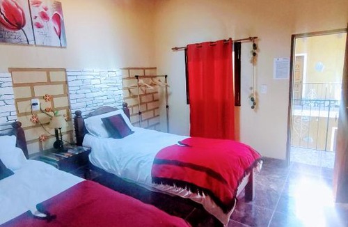 Finca El Potrero House | POSADITA LOS ALAMOS estamos en San Isidro a 8km pasando Iruya se hace caminando lea atentamente la descripción turismo aventura consulte el servicio 4x4