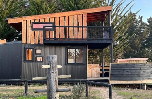 Cobquecura Villa | Preciosa mini-casa-bote bien ubicada y linda vista