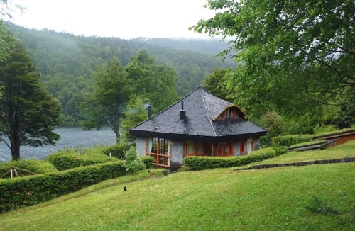 Collentane House | Private Lakeside Cottage - Tinquilco Lake, Huerquehue National Park - Pucón, Chile & Hot Tub