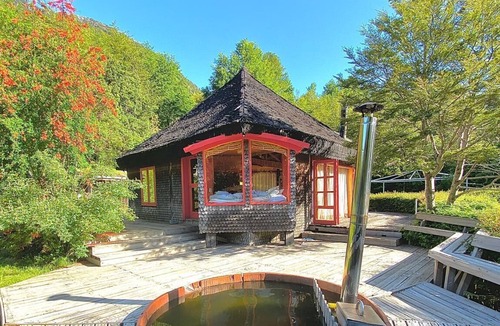 Collentane House | Private Lakeside Cottage - Tinquilco Lake, Huerquehue National Park - Pucón, Chile & Hot Tub