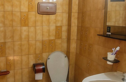 Martinez Bed & Breakfast | Private Room in a Shared House with a Balcony and Air Conditioning Near the San Isidro Racetrack