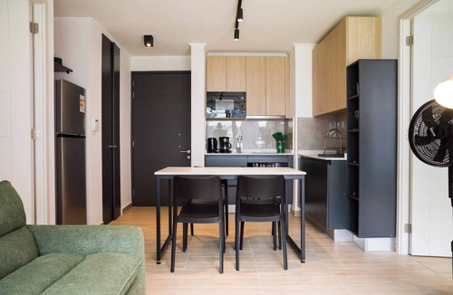 Bellavista Apartment | Providencia Loft: 2 Bedrooms, Balcony & Amenities