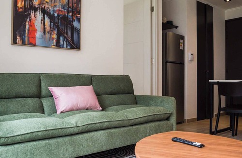 Bellavista Apartment | Providencia Loft: 2 Bedrooms, Balcony & Amenities