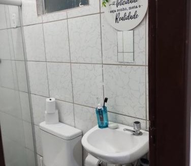 Santa Cruz House | Quarto simples e organizado.