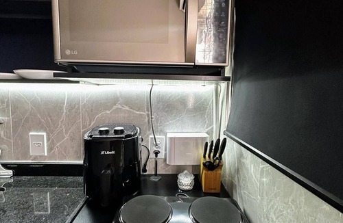 Recreio dos Bandeirantes Apartment | Recreio: Studio with Air Conditioning, Wi-Fi and Indoor Parking | 5 min drive from the beach