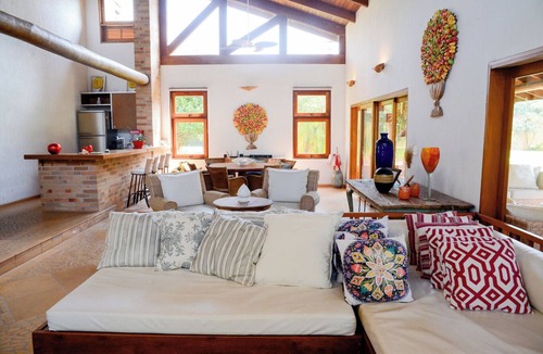 Santa Branca House | Reserva em Santa Branca 8 suítes hidro e academia