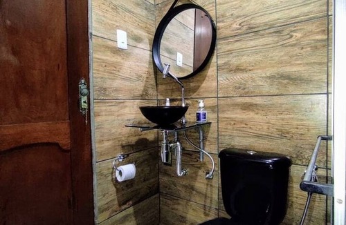 Mangueirao House | Room 2 Combu; comfort and air conditioning near the airport, twin beds.