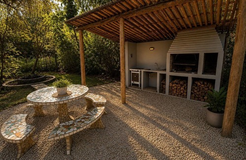 Dique Lujan Cabin | Rustic Cabin in Dique Luján with Grill and Fireplace