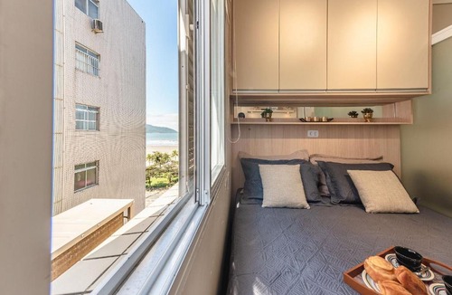 Jose Menino Apartment | Santos Frente Mar - Studio com Ar, Wi-Fi e Estacionamento - Da Capital ao Litoral