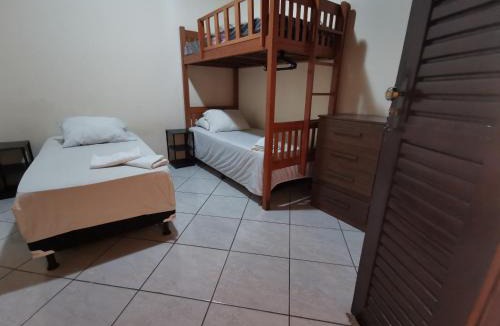 Alto da Cruz Bed & Breakfast | Sos Hostel