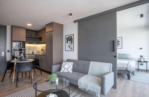 El Golf Apartment | Spacious 2B apartment steps from Escuela Militar