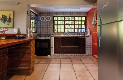 Carapicuiba House | Spacious house with large pool and barbecue area near São Paulo.