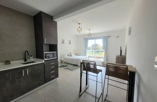 Ezeiza Apartment | Studio con vista al parque.