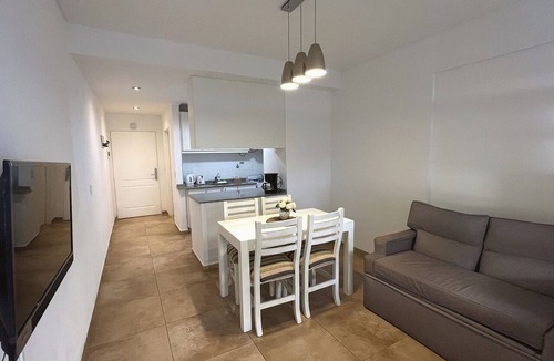 Flores Apartment | Studio in modern complex with 24-hour security