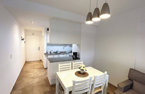 Flores Apartment | Studio in modern complex with 24-hour security