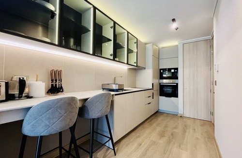 Apoquindo Apartment | Studio Las Tranqueras - Fast Wifi, Gym & Laundry
