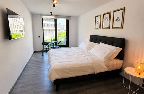Downtown Santiago Apartment | Studio with King-Size Bed, Gym, Coworking Space, and Fast Check-In