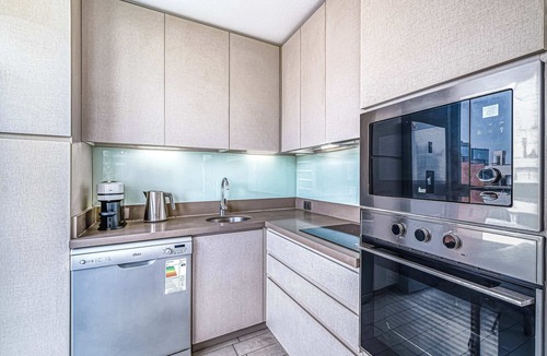 Santiago Apartment | Stylish Art 2B w/Balcony, Parking & Wifi
