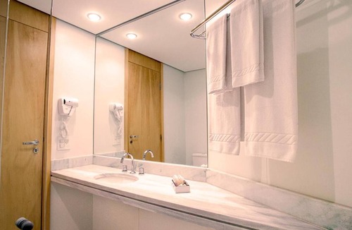 Brasilia Hotel | Stylish Room for a Romantic Stay in Brasília | Free Breakfast & Parking