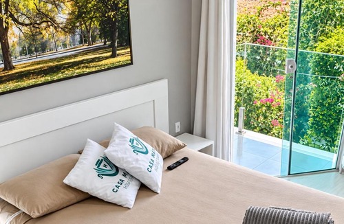 Capoeiras House | Suíte Conforto com AR, TV e sacada em Florianópolis