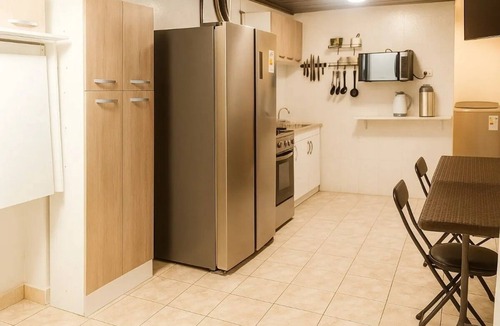 Apoquindo House | “Suite Privada en Las Condes, Baño + Parking”
