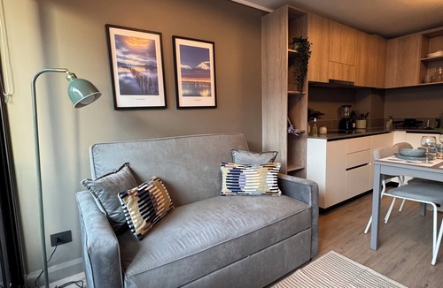 Downtown Santiago Apartment | Sun-Drenched Suite with Gym & Workspace/Historic University District Santiago