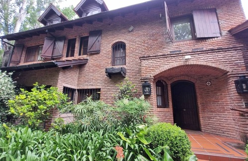 San Isidro House | Traditional House in Lomas de San Isidro