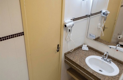 Foz do Iguacu City Centre Hotel | Twin Room | Free Breakfast | Gym Access | Near Waterfall
