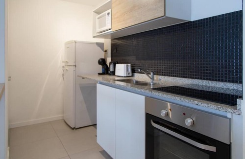 Villa Crespo Apartment | Villa Crespo Refined 1BR Pool & Gym