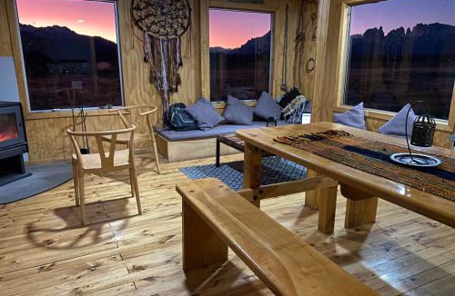 Torres Del Paine Bed & Breakfast | Vista al Paine - Refugio de Aventura