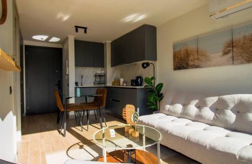 Las Rejas Apartment | Vista cordillera, A/C, Wifi, GYM, céntrico, O2