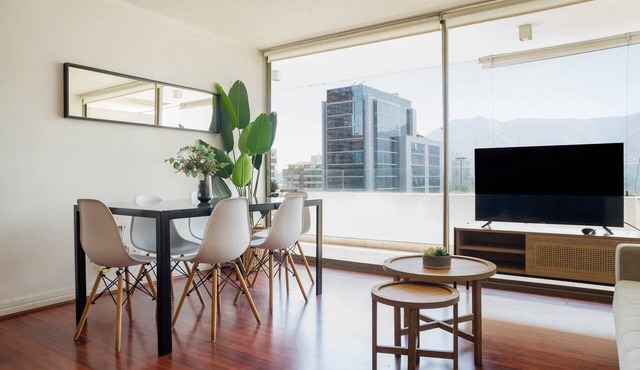 2BR Retreat in Las Condes: Steps to Mall & Park in Las Condes