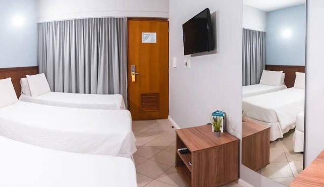 4 Units | Real Value Pad: 1.7 Miles to Buraquinho Beach Watersports | Parking in Bahia