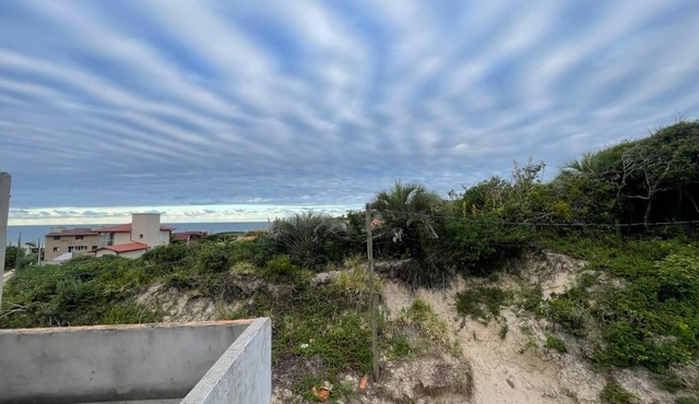 A cabin surrounded by nature, near the beach and dunes. in Imbituba