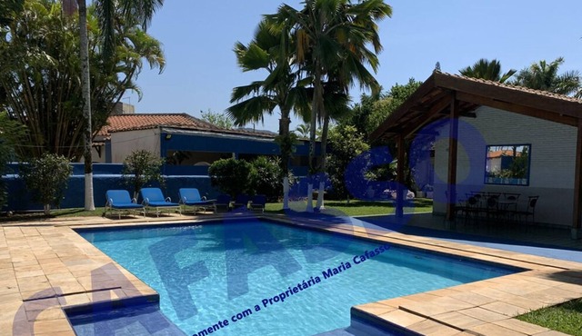 ACCOMMODATING BEACH HOUSE WITH SWIMMING POOL AND LEISURE in Guarujá