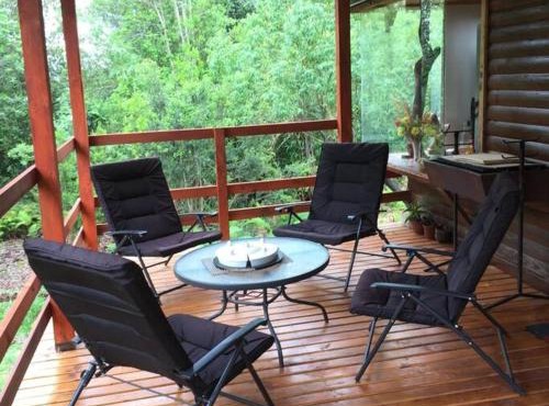 Agradable Cabaña inserta en bosque nativo